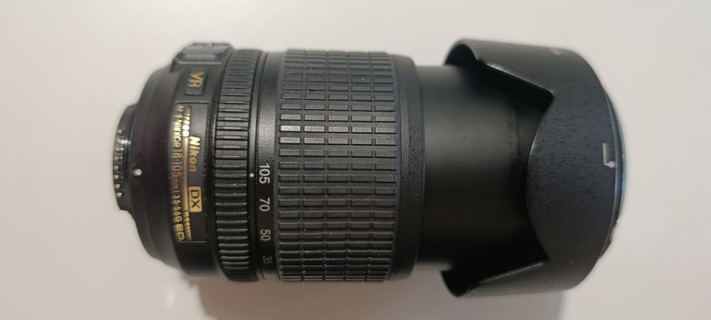 Фотоапарат дзеркальна камера NIKON D3000 KIT об'єктив 18-105mm сумкаSD