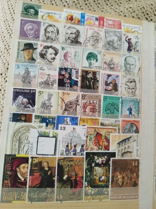 Classificador com 390 selos diferentes Bélgica