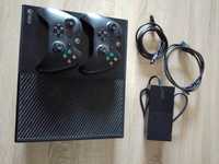 X Box one 512GB + 2 pady