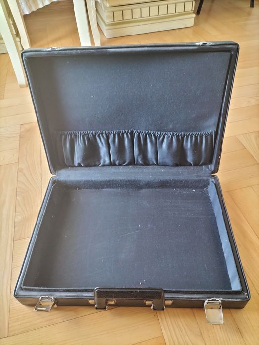 Ретро чемодан-дипломати, валізи