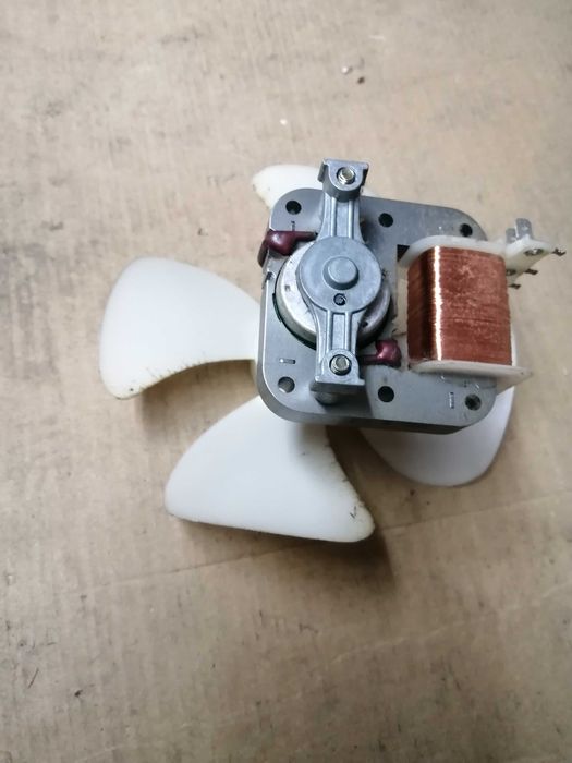 Wiatrak mikrofalówka samsung g2711n

Sprawny