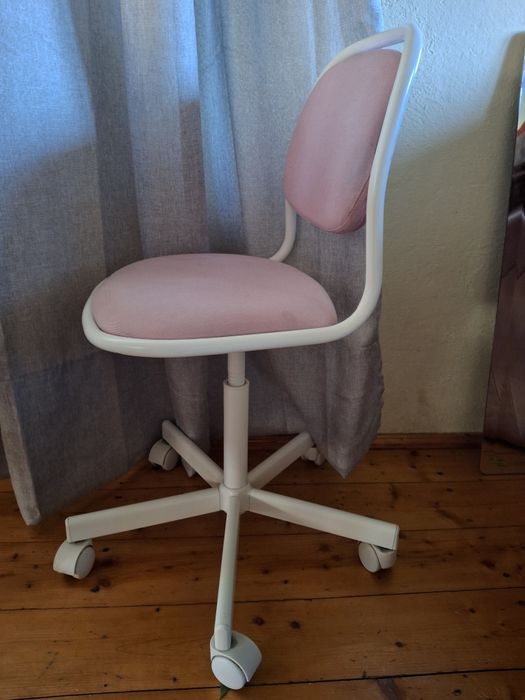 Krzesło biurowe dla dzieci IKEA orfjall białe różowe