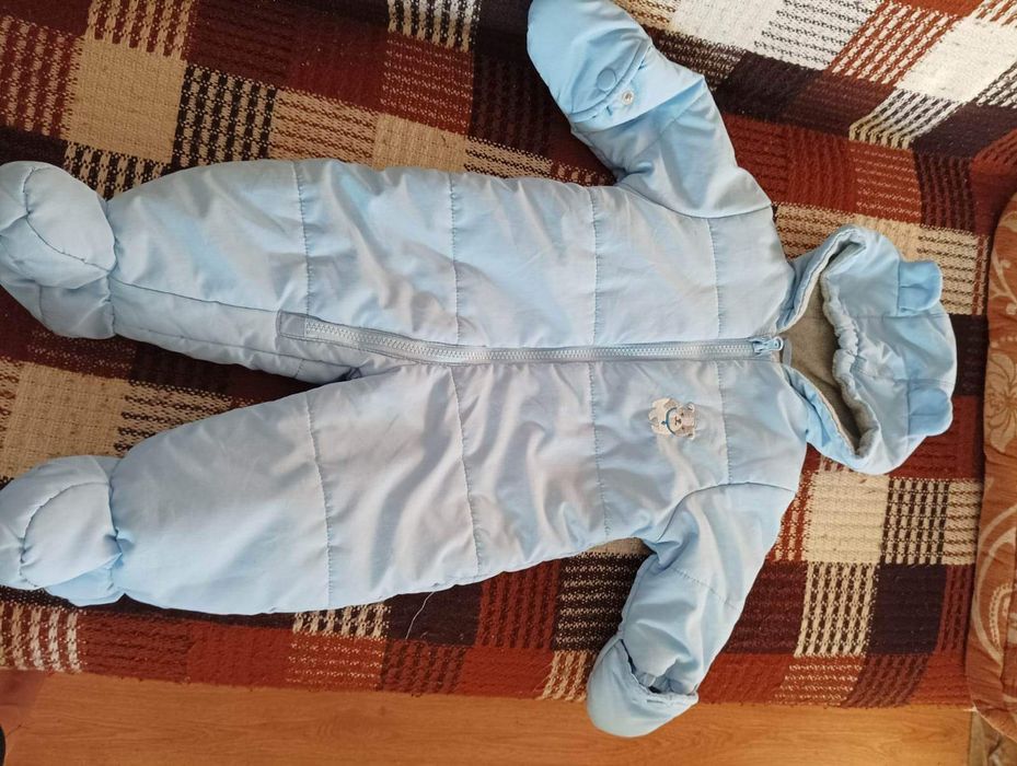 21. Ciepły kombinezon zimowy niemowlęcy na 3-6 m-cy