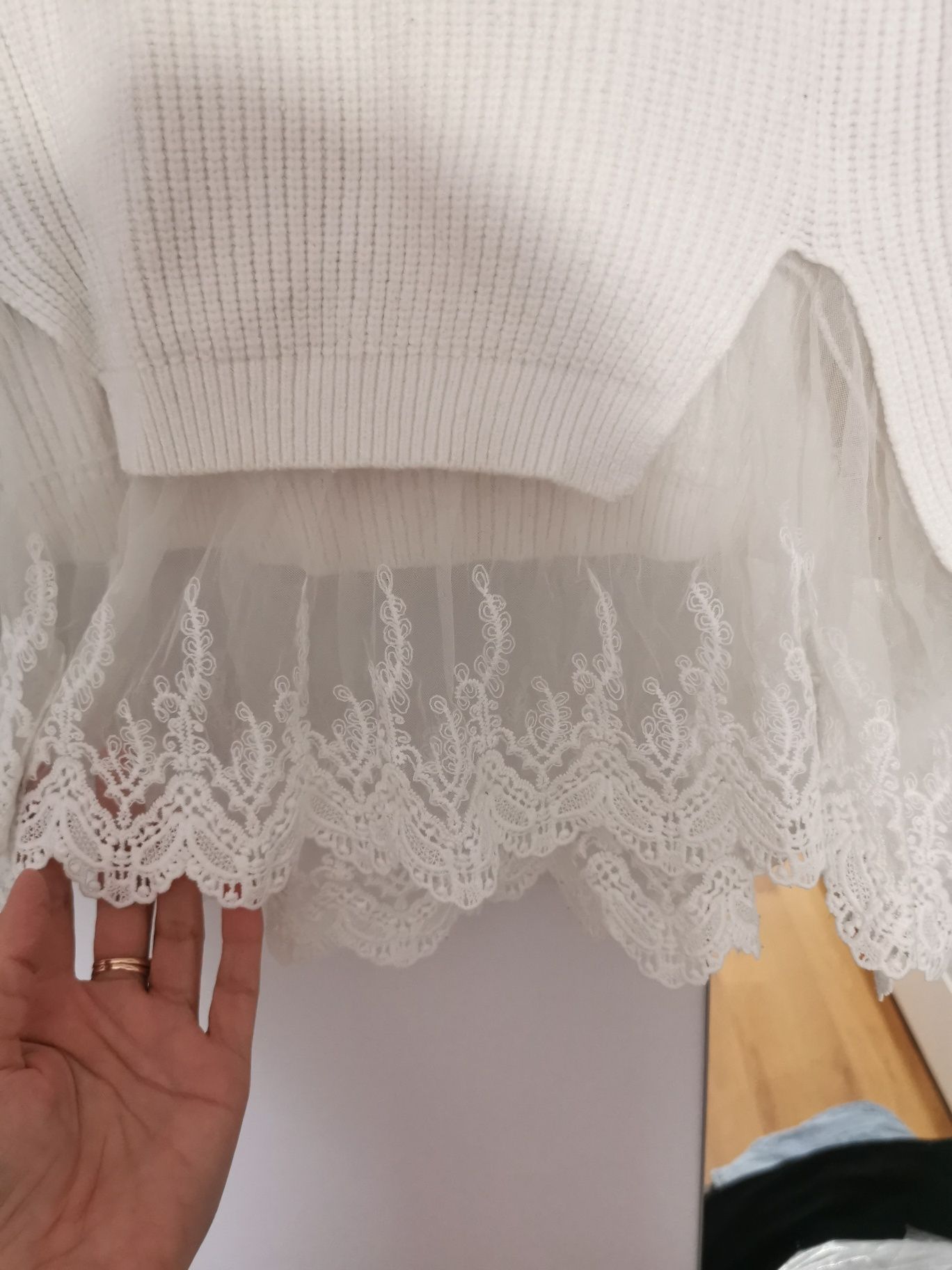 Sweter damski biały