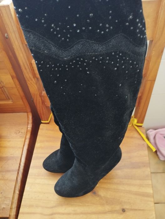 Botas pretas cano alto e salto alto n 38