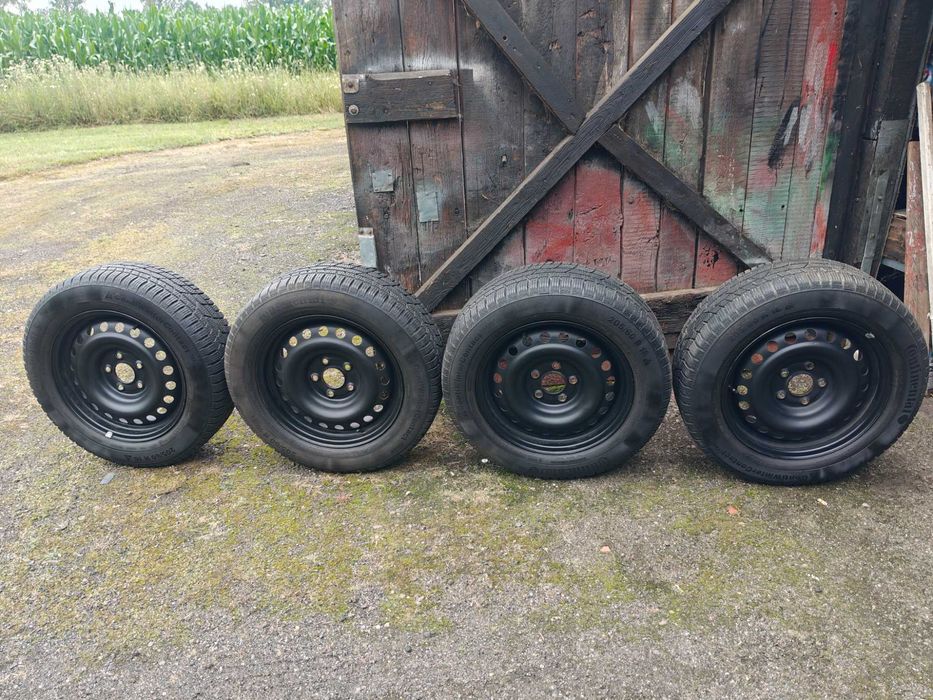 Sprzedam komplet kół na oponach zimowych R 16 205/60