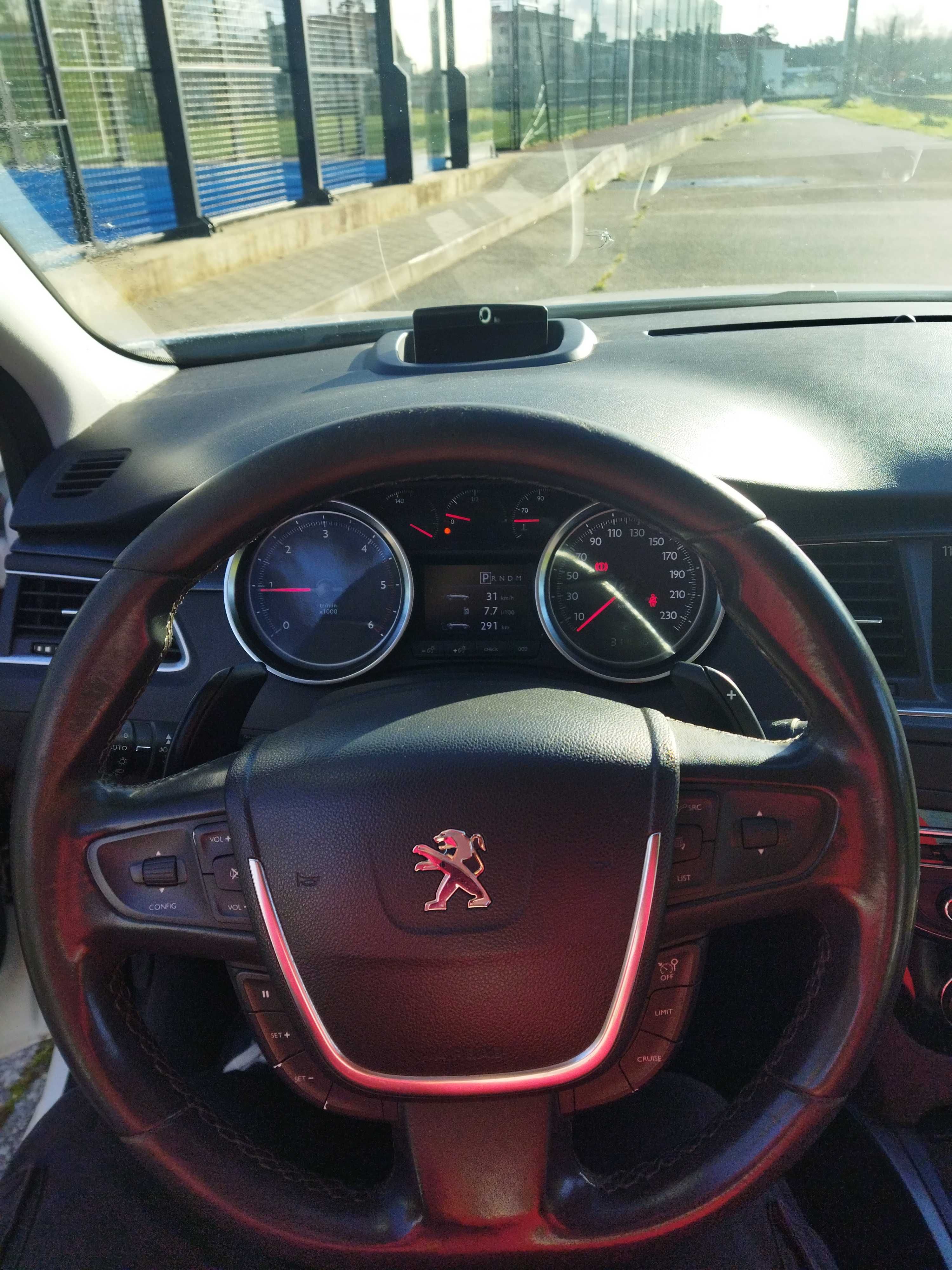 Peugeot 508 versão luxo