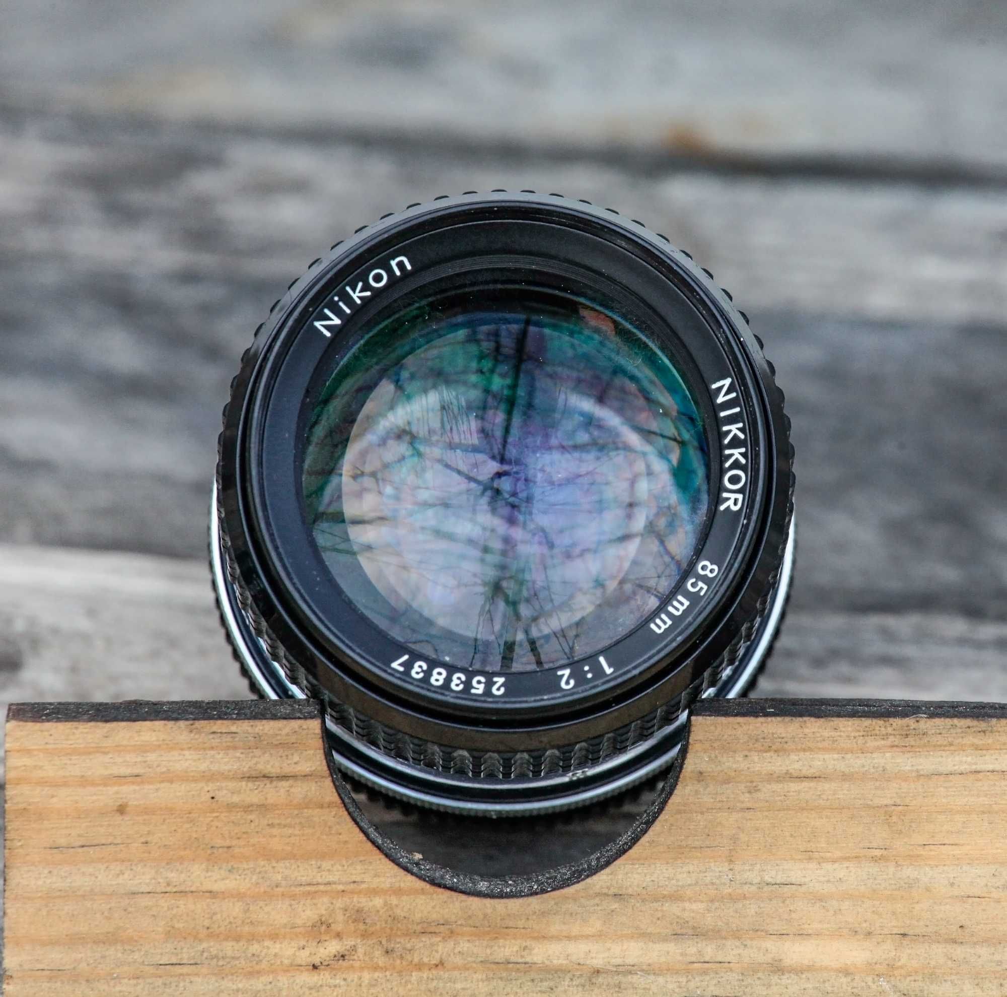 Nikon Nikkor 85mm F: 2