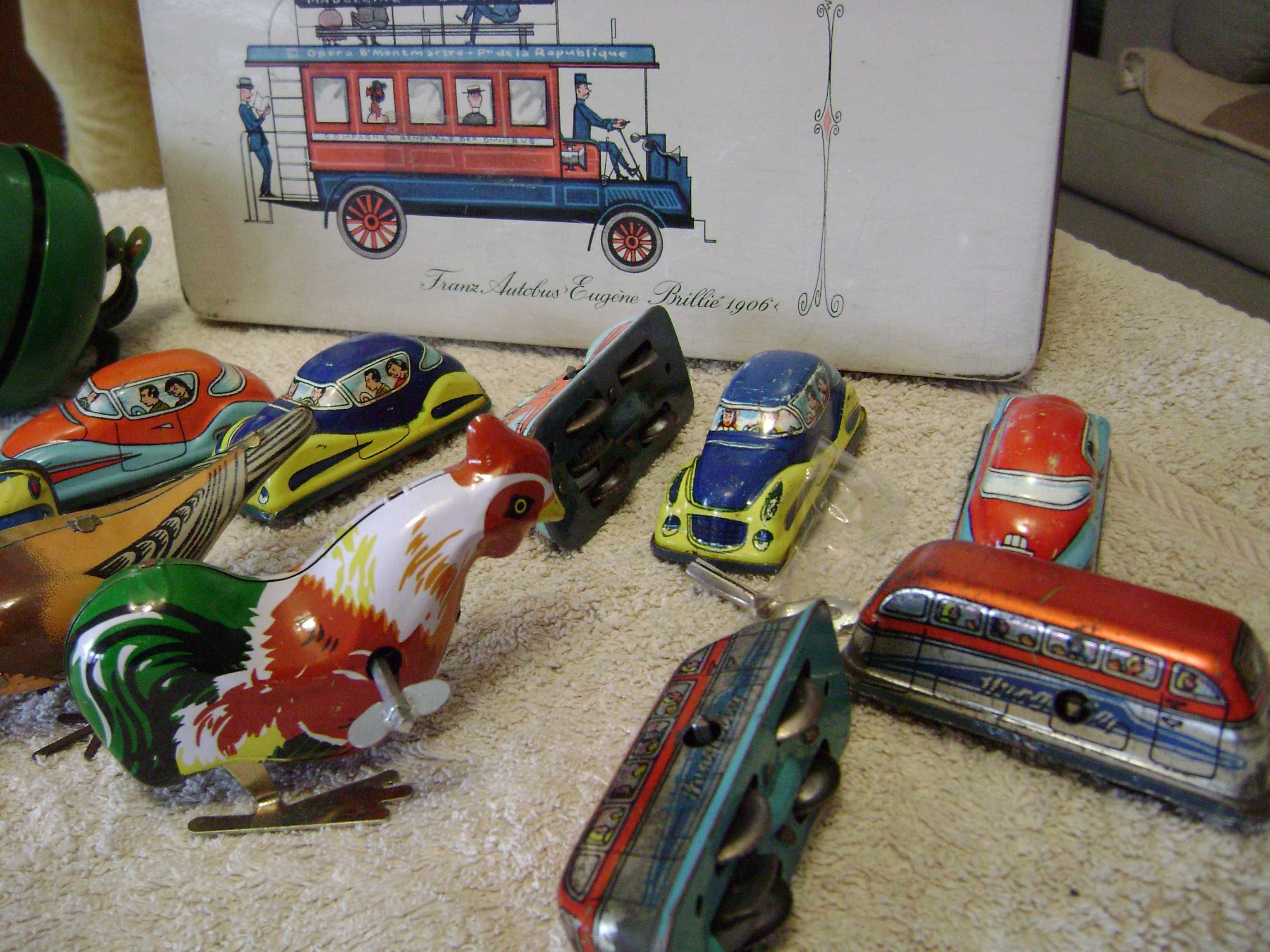 Stare blaszane zabawki ; autobusy  , ptaszki  , autka , puszka