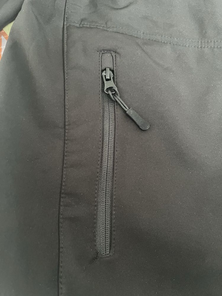 Чорна тактична куртка Softshell