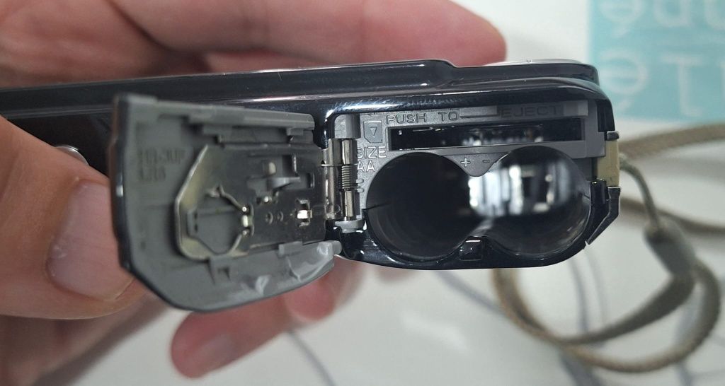 Fujifilm FinePix Av100 (12 Megapixels)