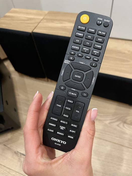 Zestaw kina domowego Onkyo TX-SR393DAB + kolumny Taga Harmony