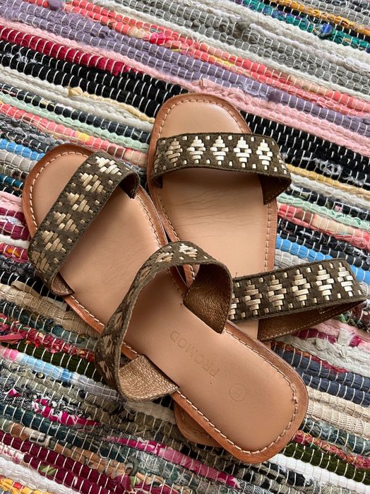 Шльопанці шкіра 37 розмір