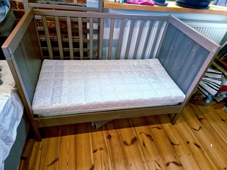 SUNDVIK Łóżeczko dziecięce + Komoda z przewijakiem + GRATIS materac
