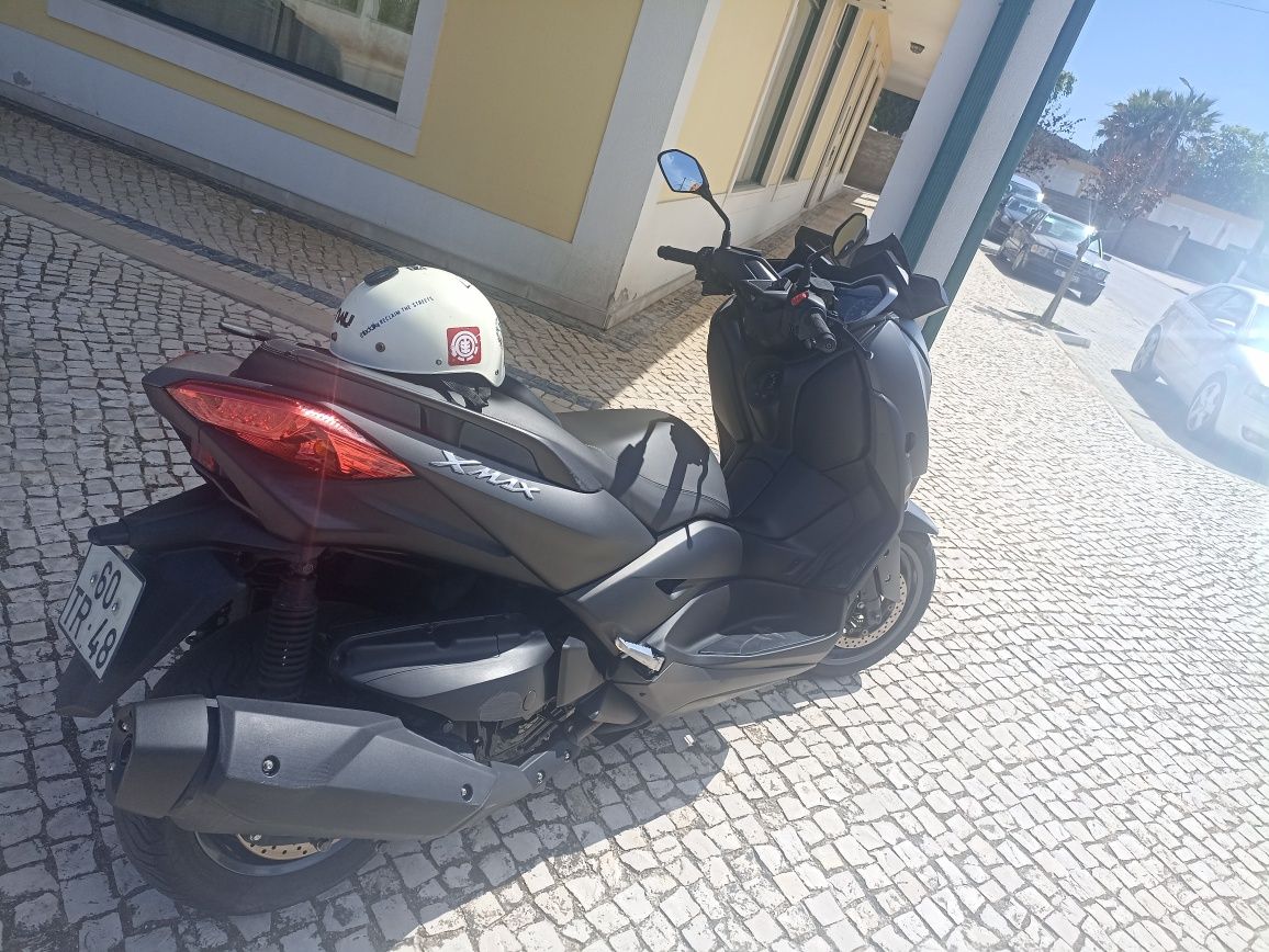 Yamaha Xmax 400 ABS como nova.