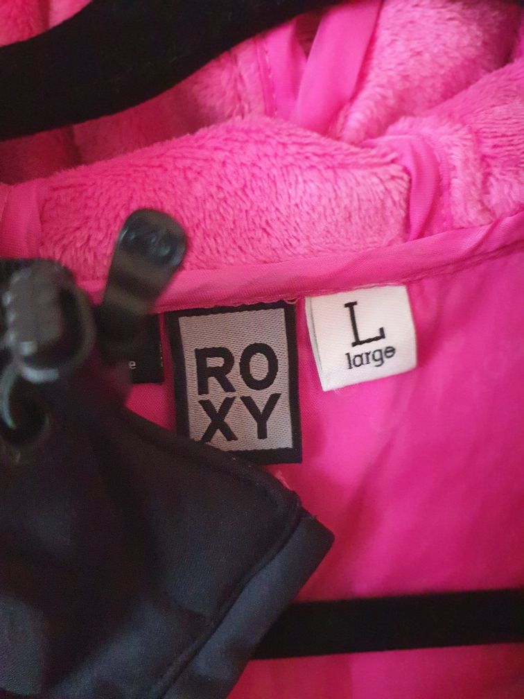 Czarna kurtka Roxy z różowym polarem