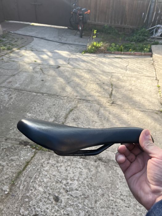 Сиденье велосипедное  в отличном состоянии
