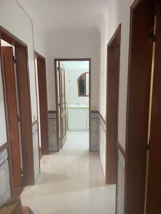 Arrenda-se apartamento 4 assoalhadas, próximo do Hospital de Setúbal