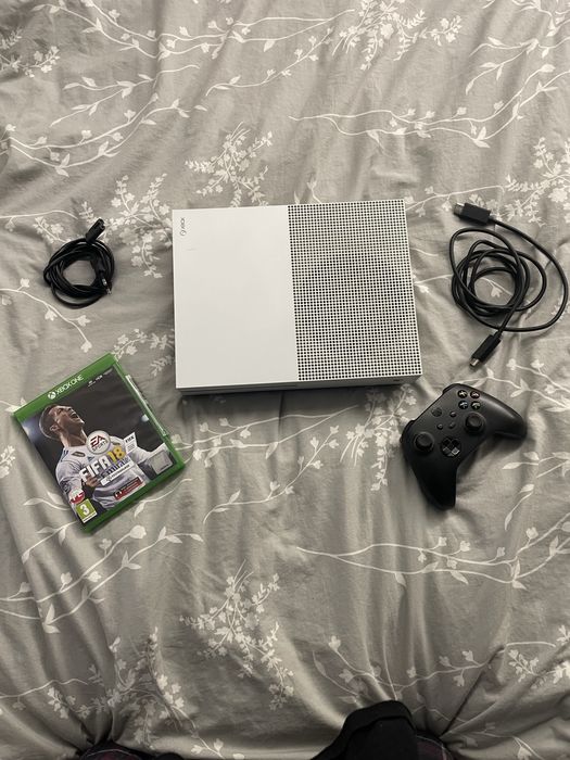 Sprzedam xbox one s 500gb