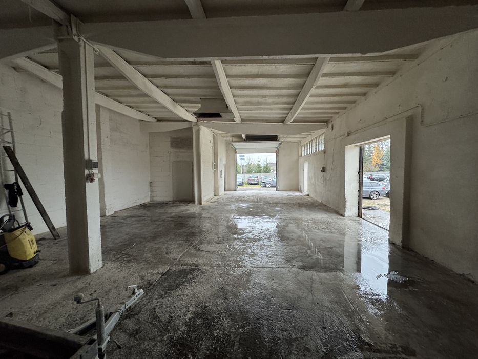 Wynajmę halę  150 m2 z placem