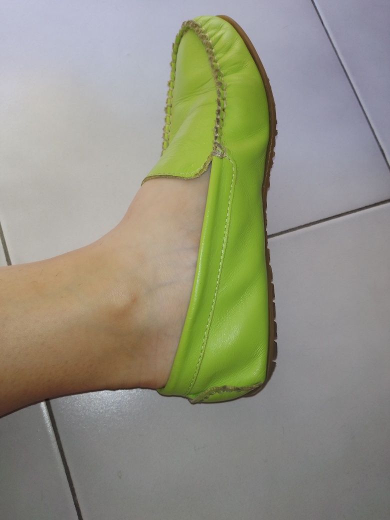 Mocassins de cor verde