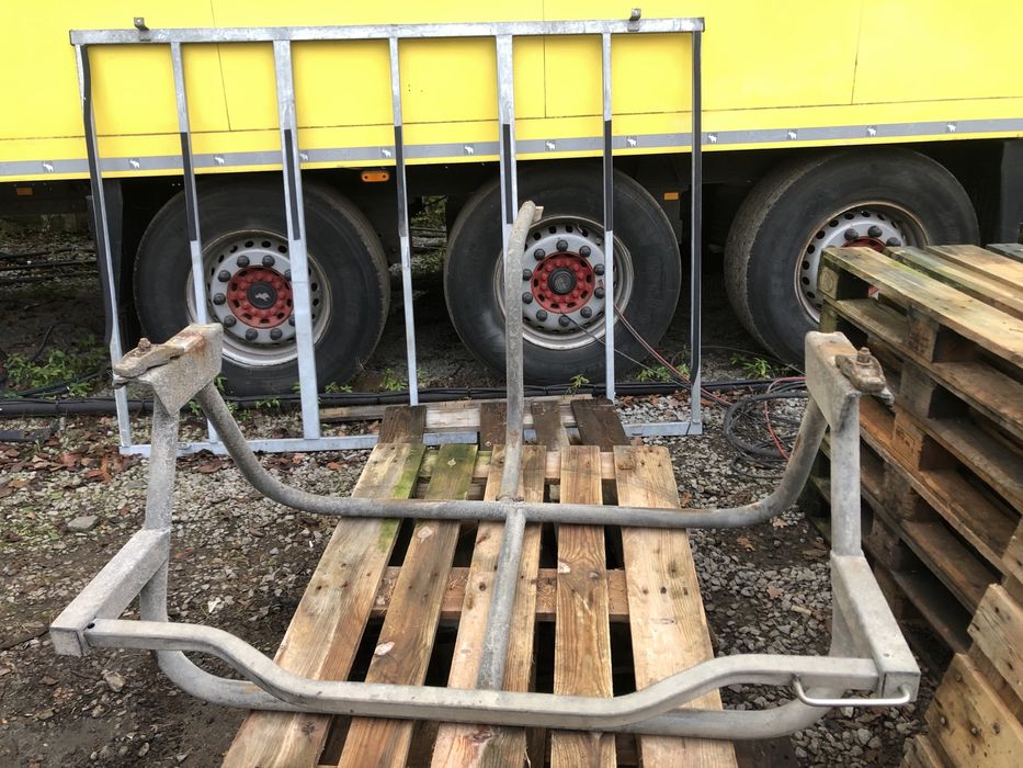 Kosz na koło zapasowe do naczep schmitz krone lamberet. Łapy jost