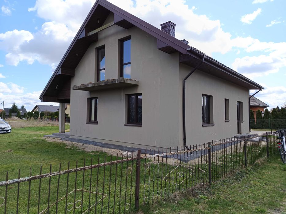 Sprzedam dom z garażem w Adamowie