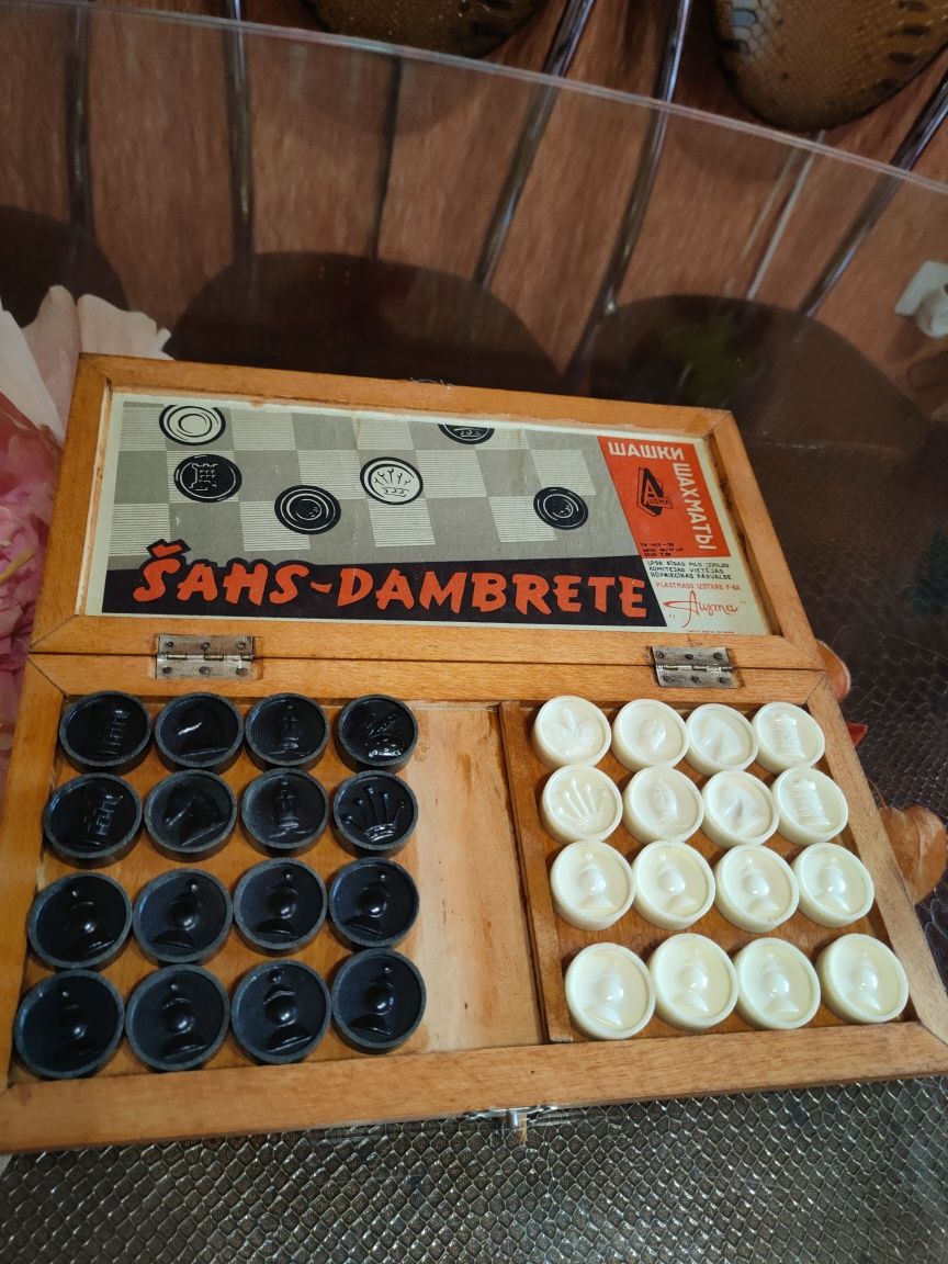Шахматы - шашки AUSMA Рига 70 год.  Доска 30х30 см.