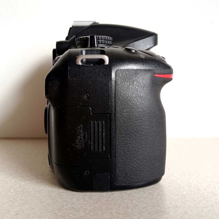 Lustrzanka Nikon d5200, na części z drobnymi usterkami.