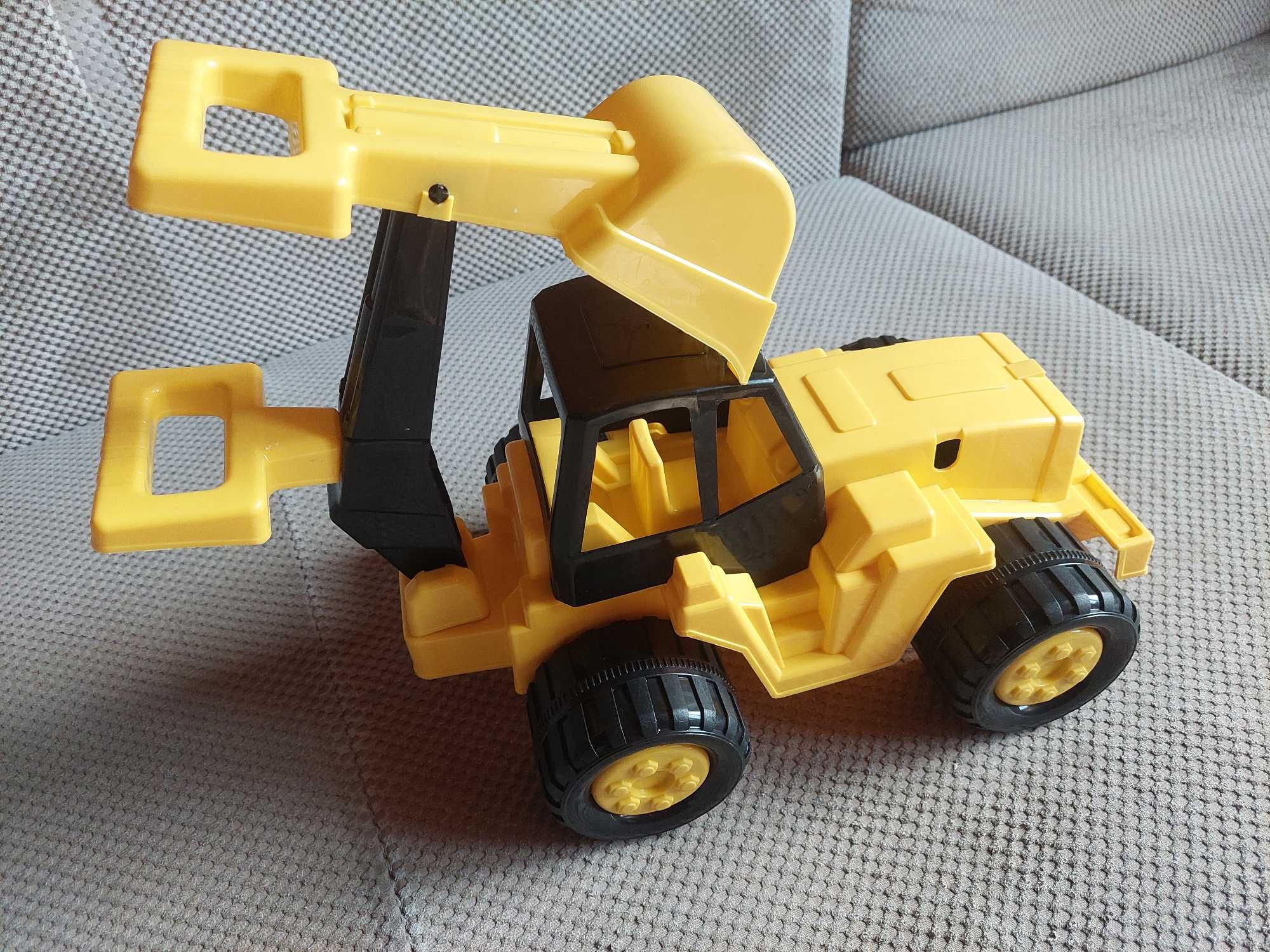 nowy traktor - koparka