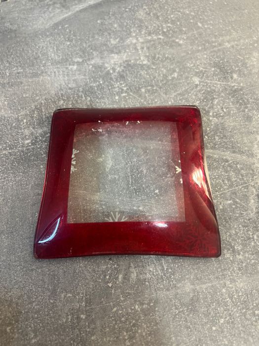 Talerz / podstawka świąteczna czerwona w śnieżynki