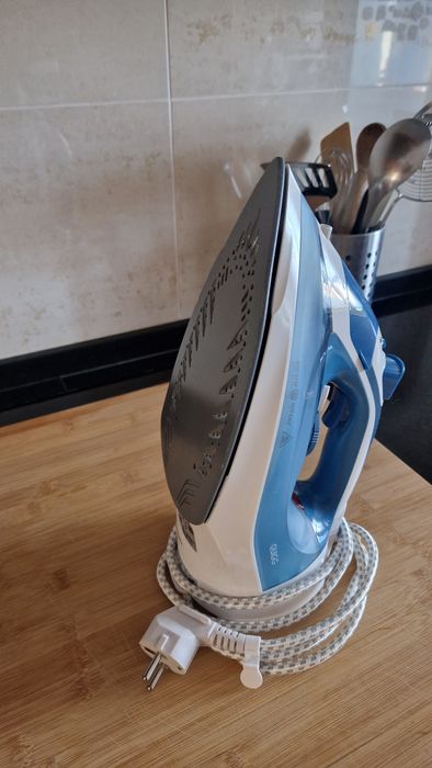 Ferro de Passar Roupa Quigg 2000W-2400W