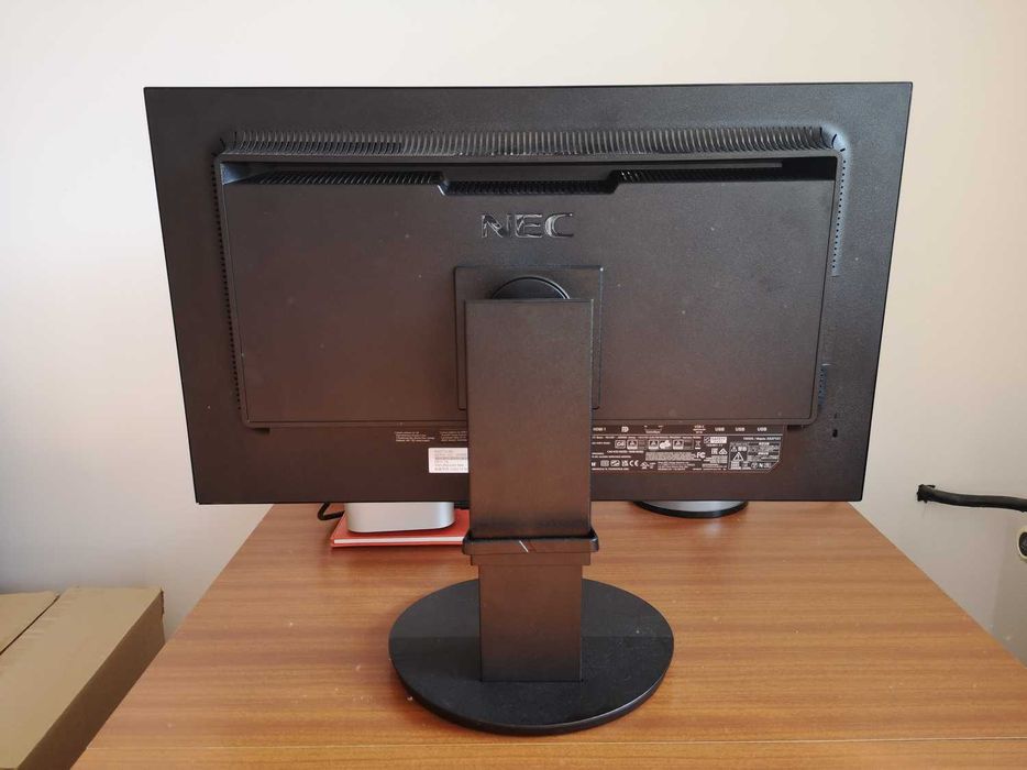 Monitor = NEC EA271U 4K 27 = kalibracja sprzętowa, dla fotografa 271 =