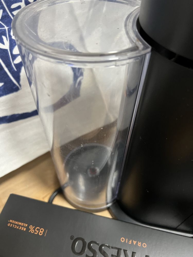 Maquina nespresso vertuo + capsulas