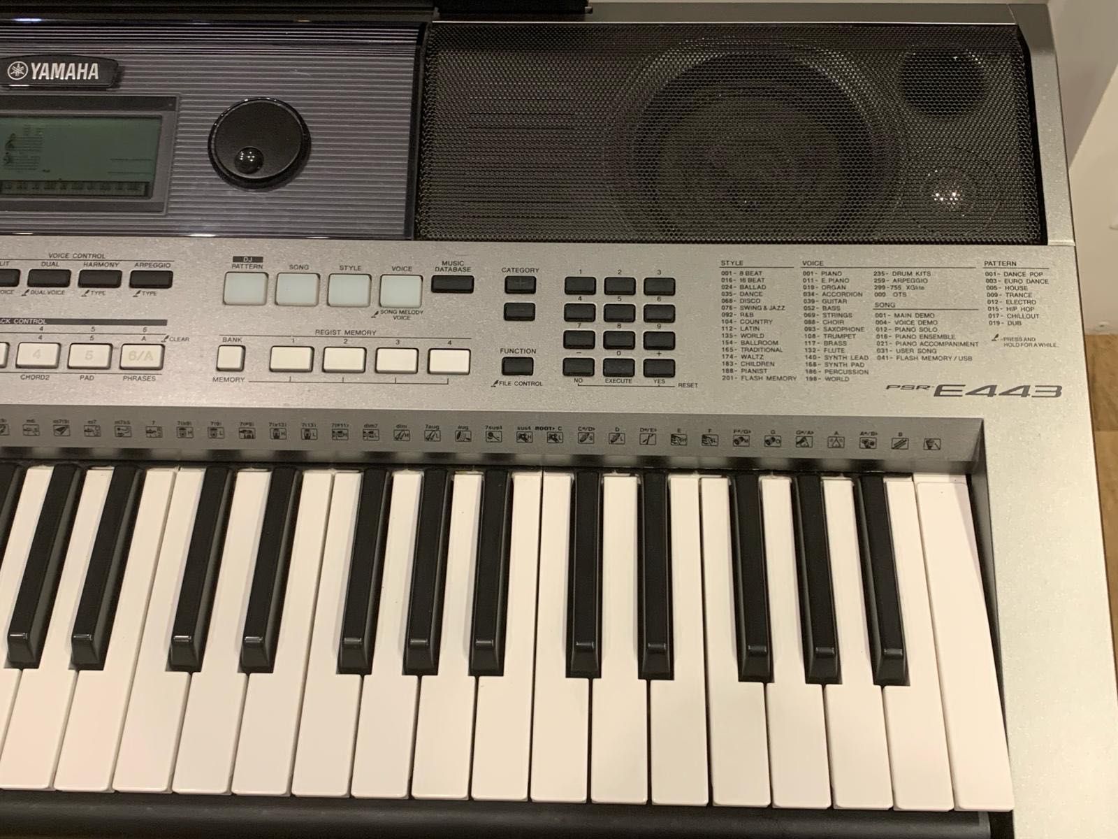 Keyboard Yamaha PSR-E443