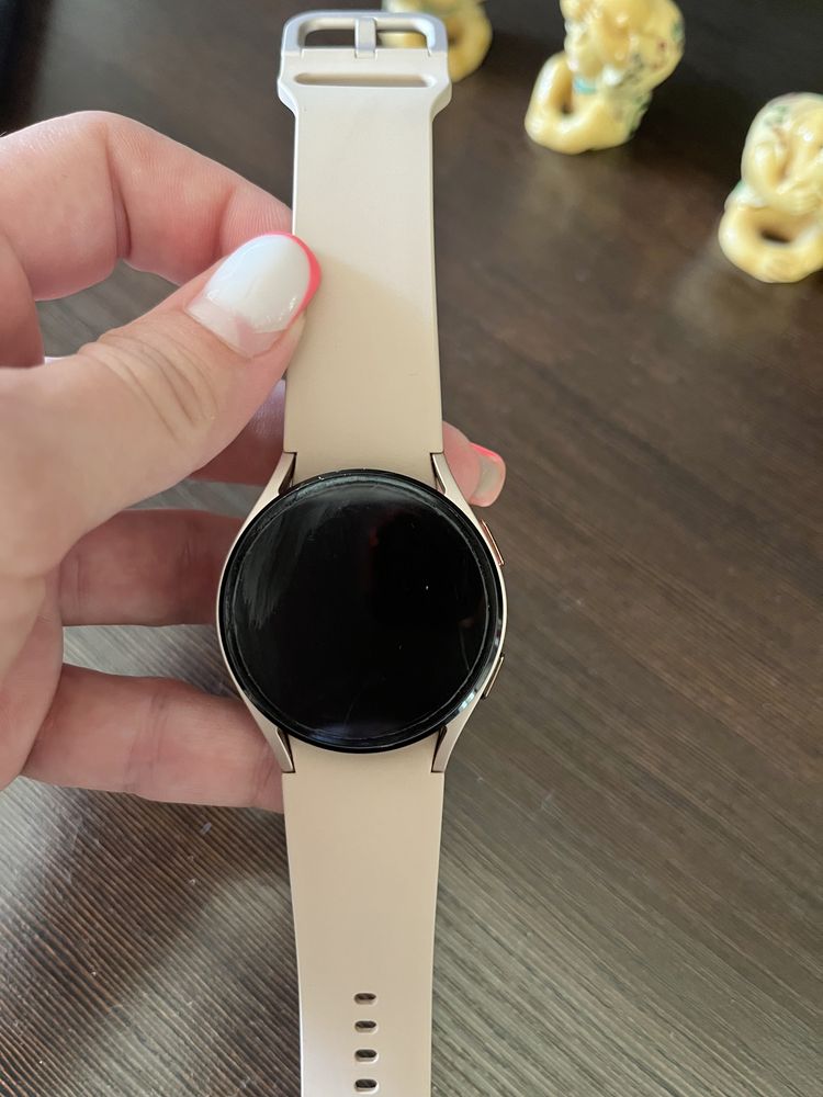 Самсунг Galaxy Watch 4 40mm Gold