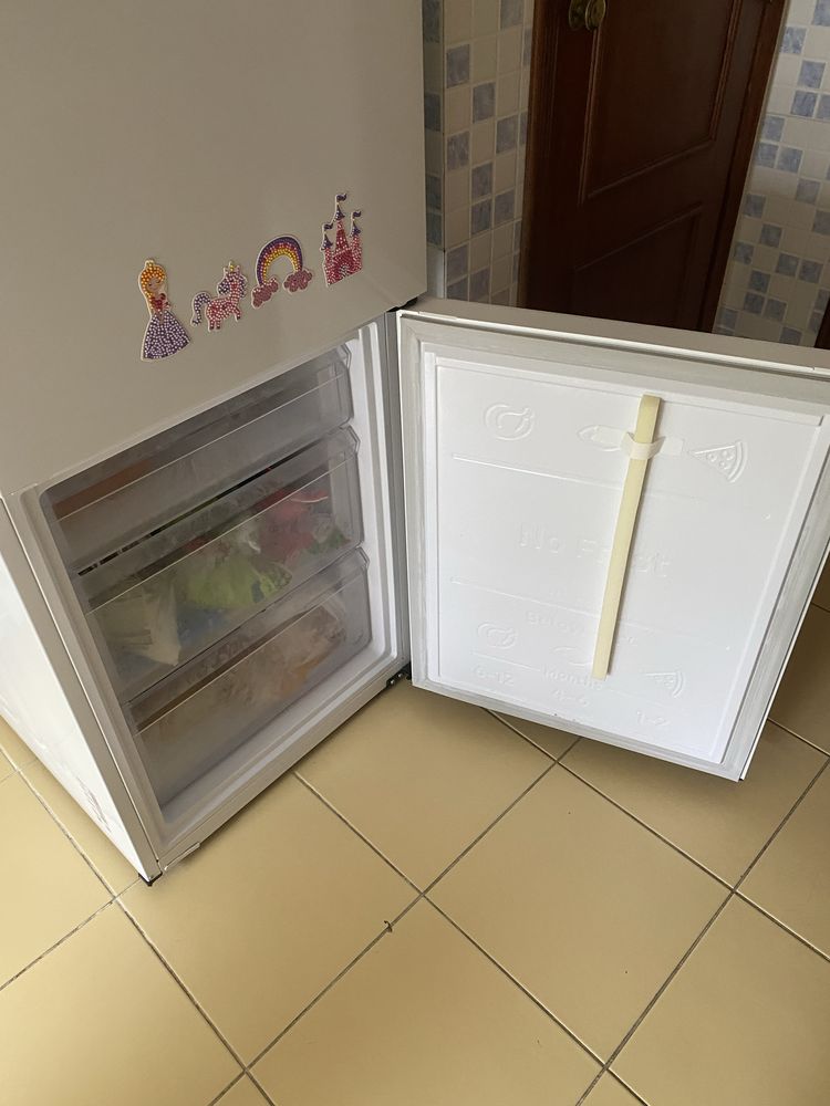 Vendo Frigorífico Combinado Encastre Samsung 344L
