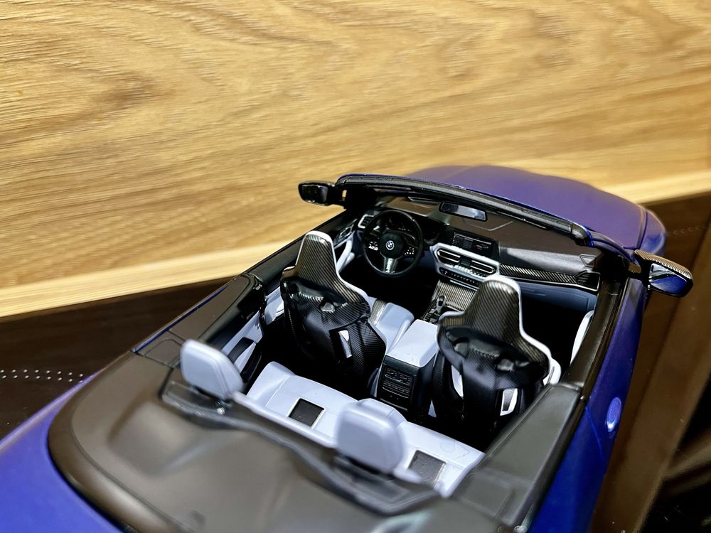 BMW M4 (G83) 2020 Cabrio 1:18 Minichamps full open