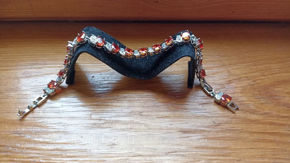 Браслет червоний гарний   без дефектів