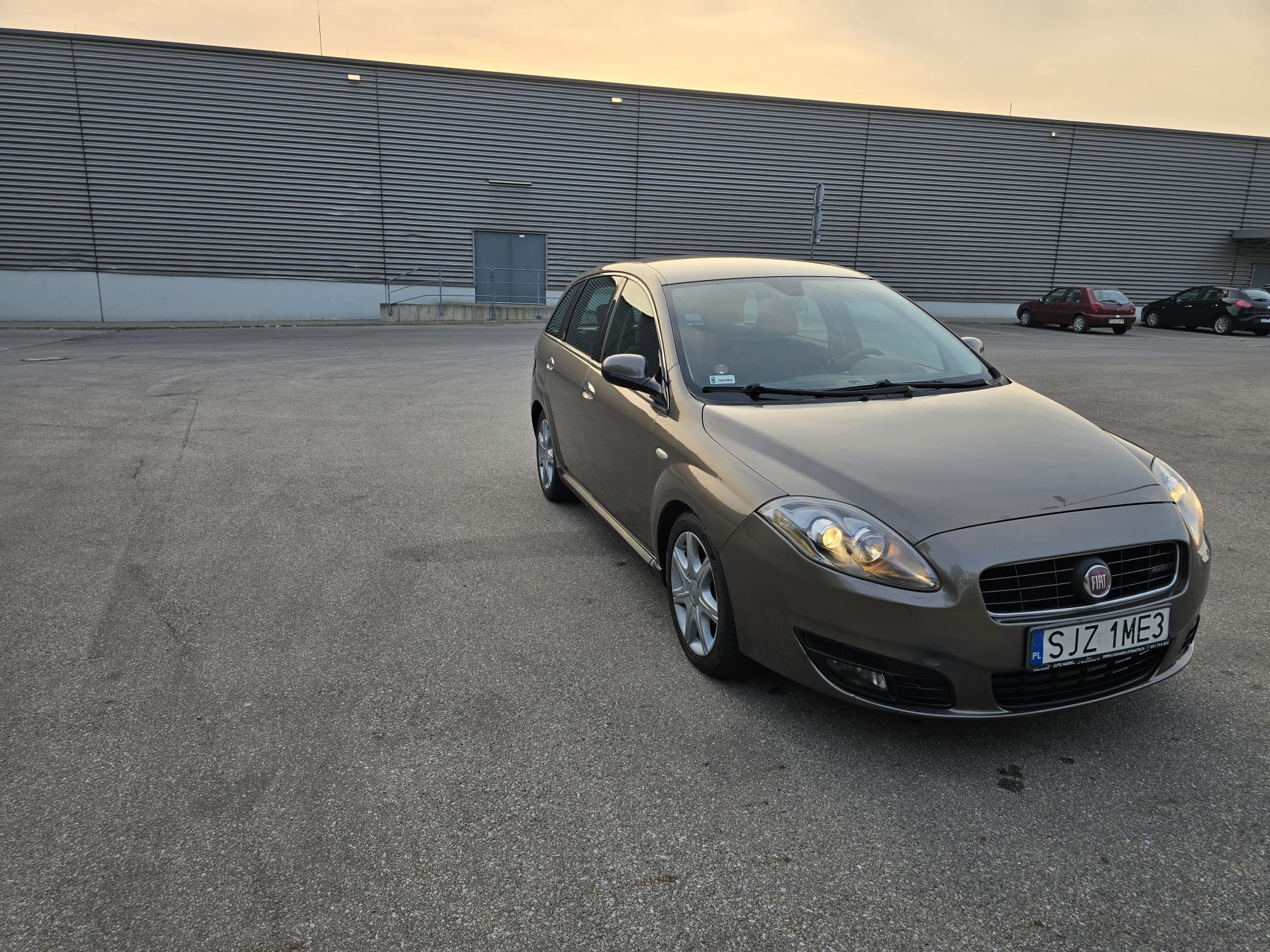 Sprze sprzedam Fiat croma 1.9 multijet automat 150 koni 2010 rok
Multi