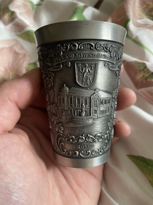 7 starych kubków z cyny