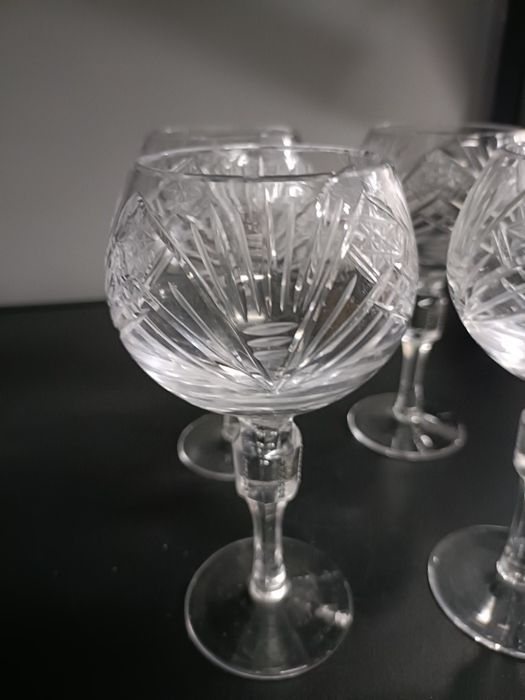 Cztery kryształowe kieliszki