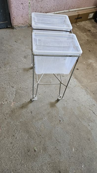 Carrinho para apoio  na alimentação  de aves