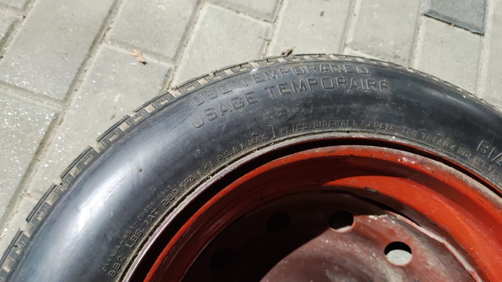 Koło dojazdowe marki Pirelli 135/80 - 14 80P.