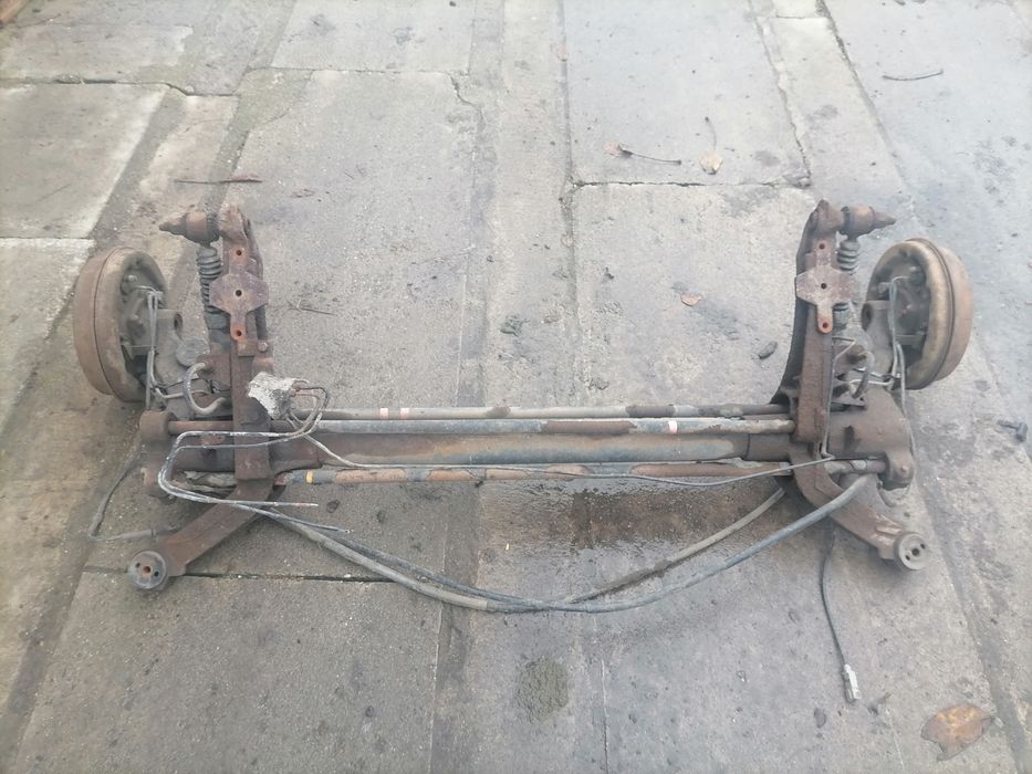 Tylna belka citroen Berlingo 1