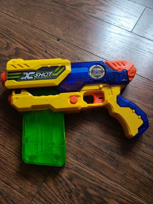 X-shot pistolet 16 strzalek