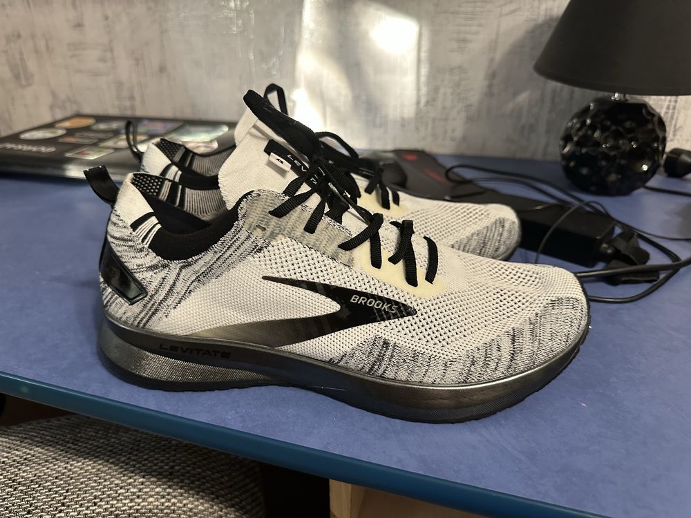 Кросівки Brooks ввдомоі фірми