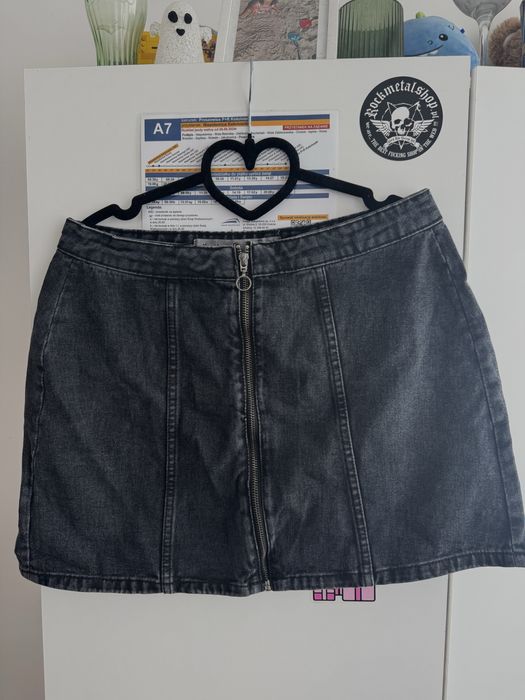 czarna jeansowa spódnica