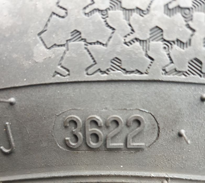 Komplet kół zimowych  r. 15 rozstaw 4x 108  + kołpaki Ford