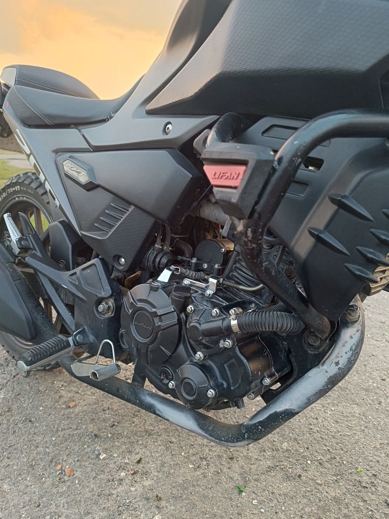 Мотоцикл Lifan kpt 200